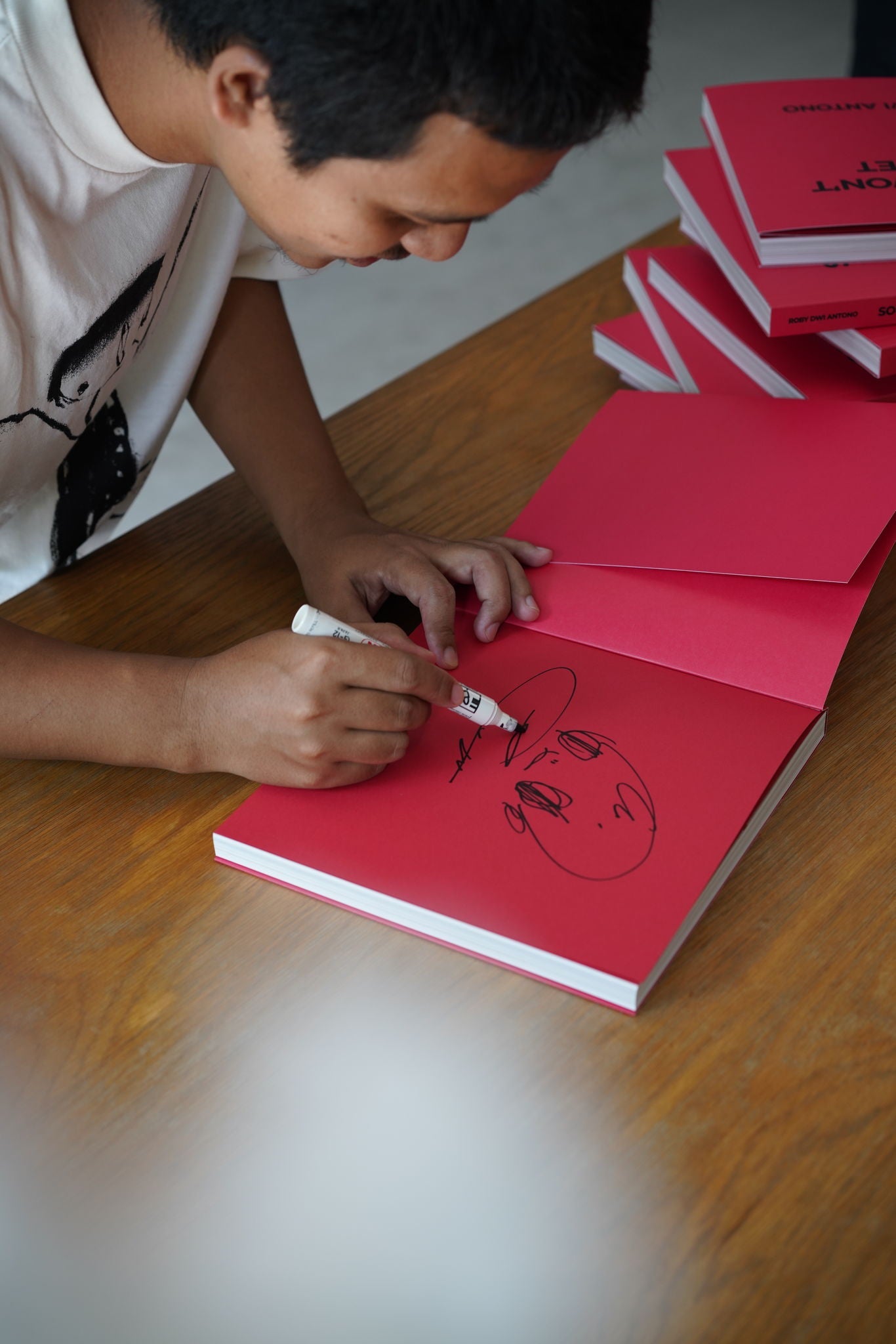 Roby Dwi Antono - So We Won't Forget – Almine Rech Editions